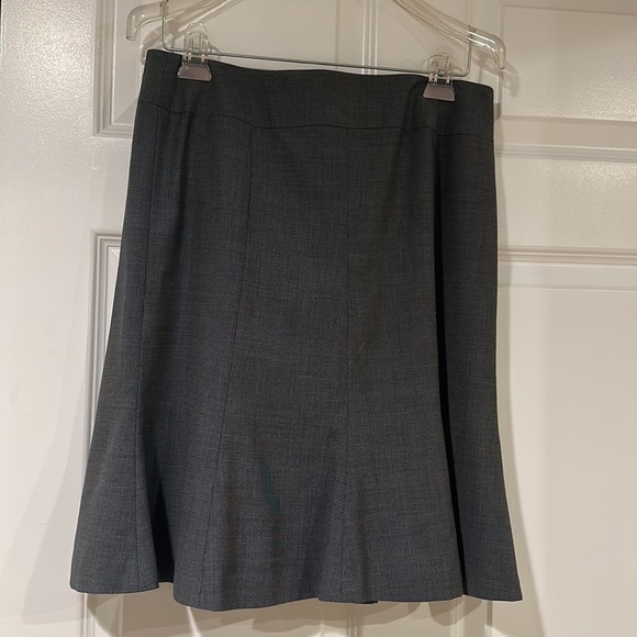 Isabel & Nina suit- jacket + skirt. Size 6/runs big. Polyester rayon wool. Lined - Picture 2 of 9